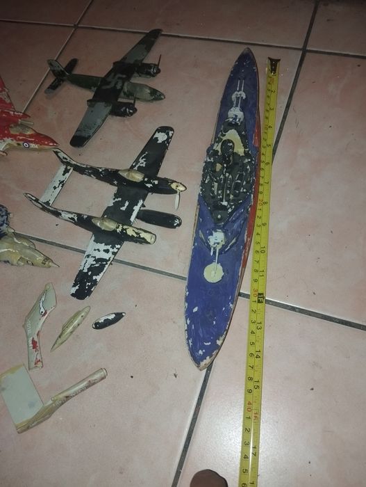 Продам модели самолётов и подводной лодки, производства СССР.