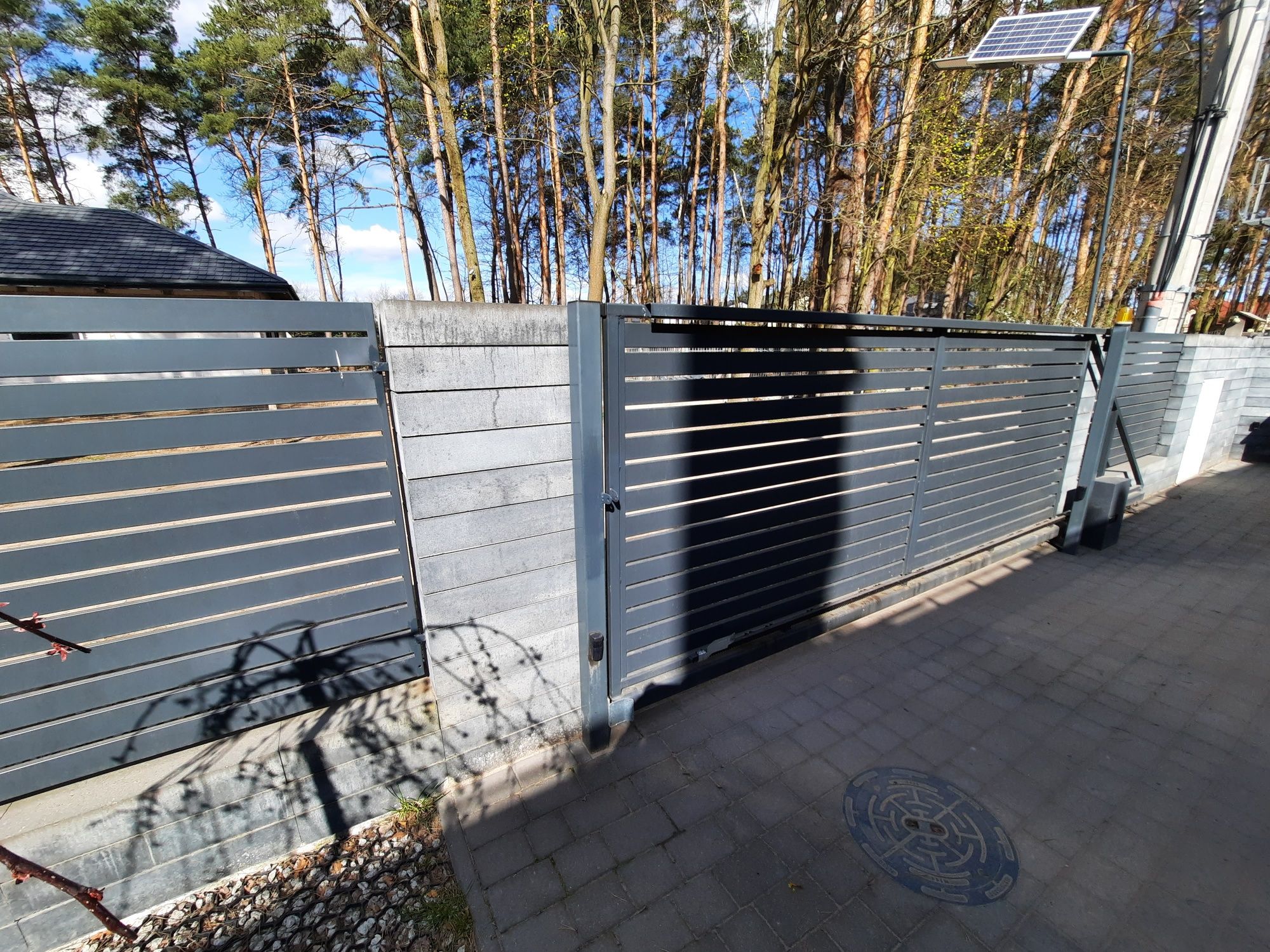 Ogrodzenie panelowe z bramą i furtką.Kompletne