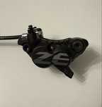 Pekniety zacisk shimano zee - Dawca
