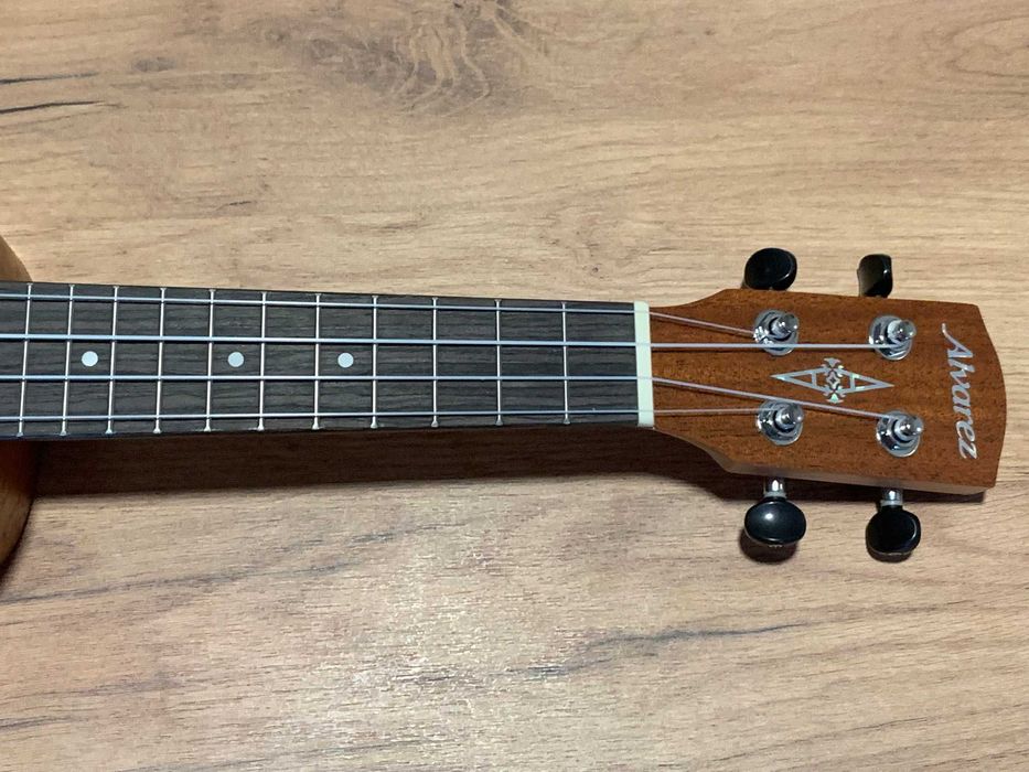 Ukulele Alvarez model RU22S + stroik Ibanez PU3