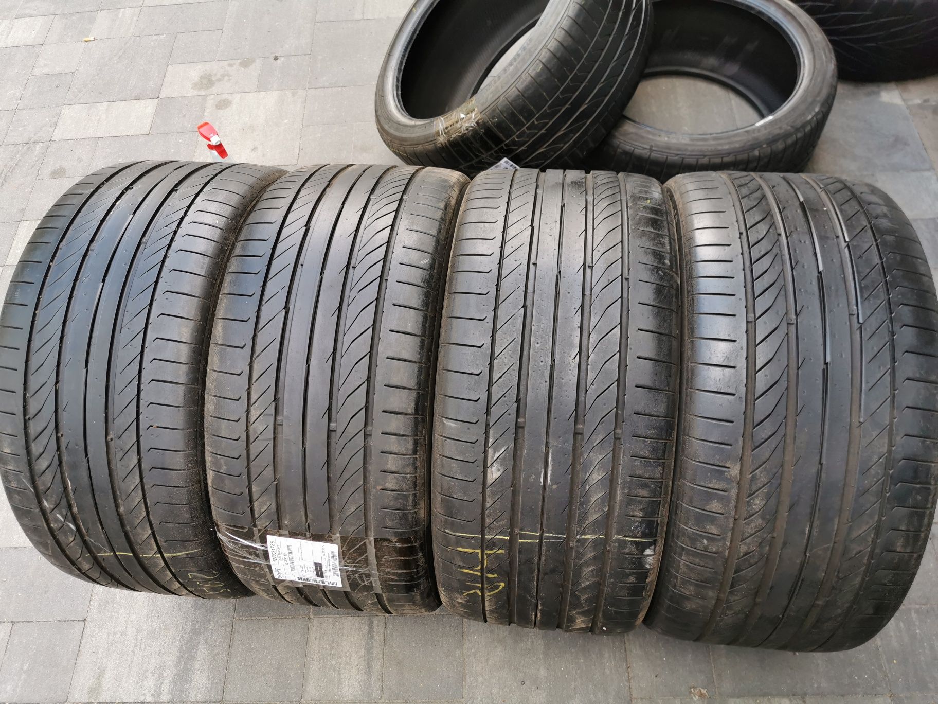 Летняя резина 295/35 R21 Continental