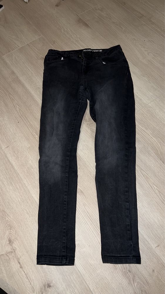 Czarne spodnie beloved dżinsowe damskie 38 M