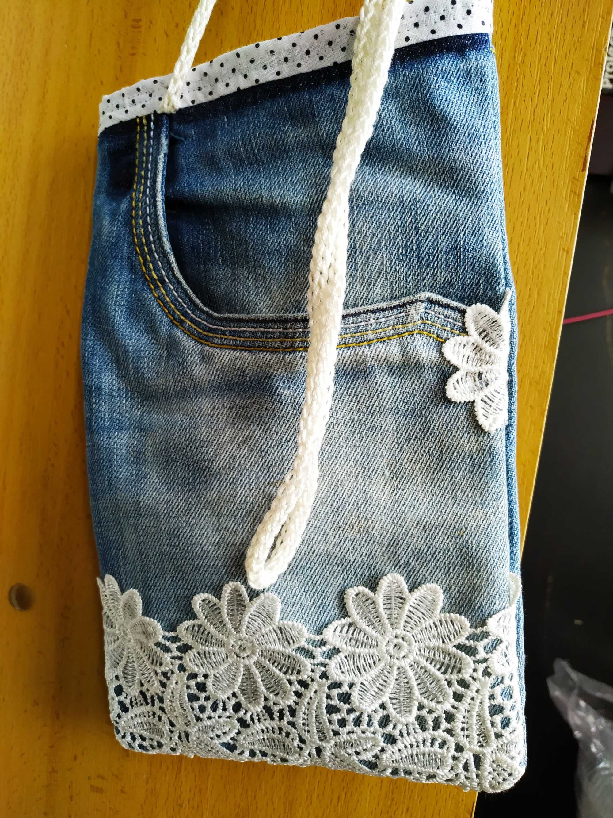 bolsa artesanal em jeans e bordado