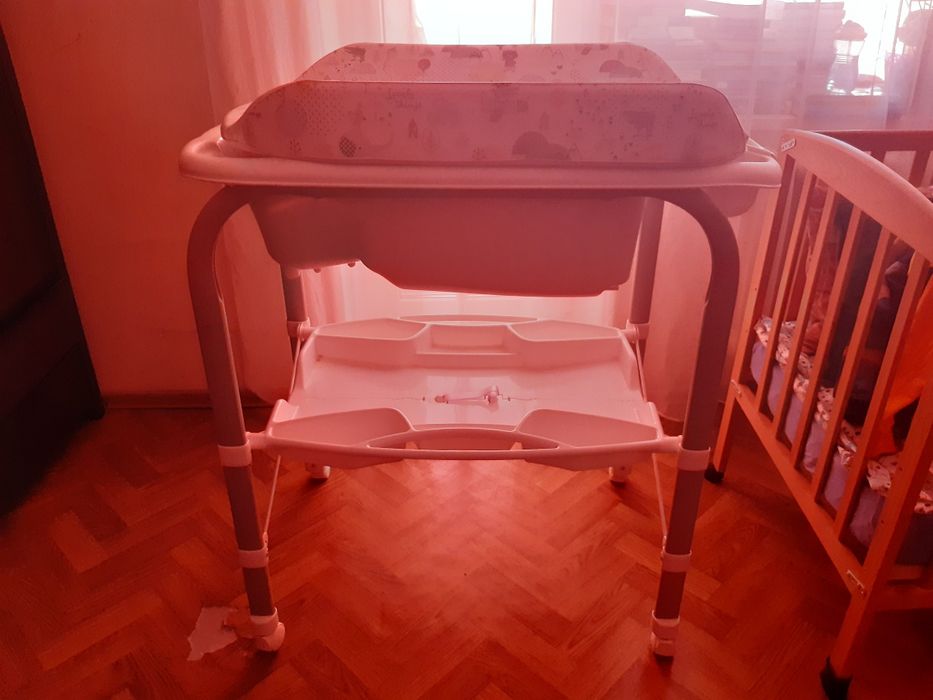 Пеленальний столик