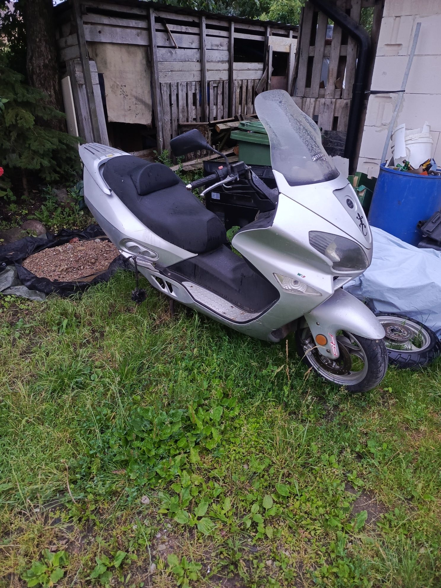 Skuter jonway 250