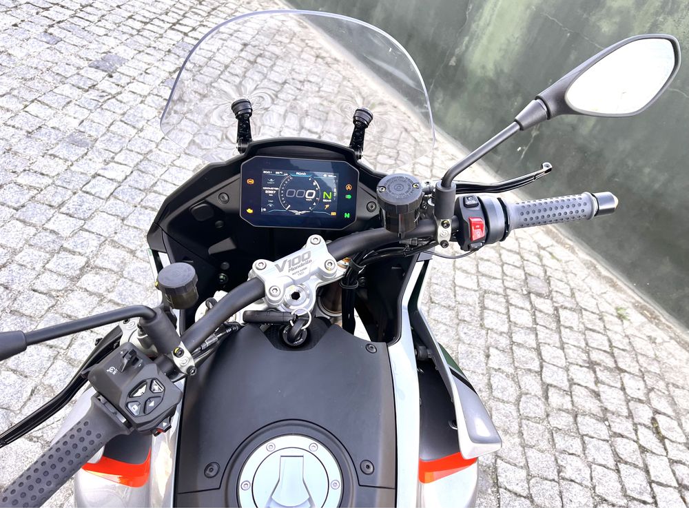 Moto Guzzi V 100 Mandelo 2023 - semi-nova