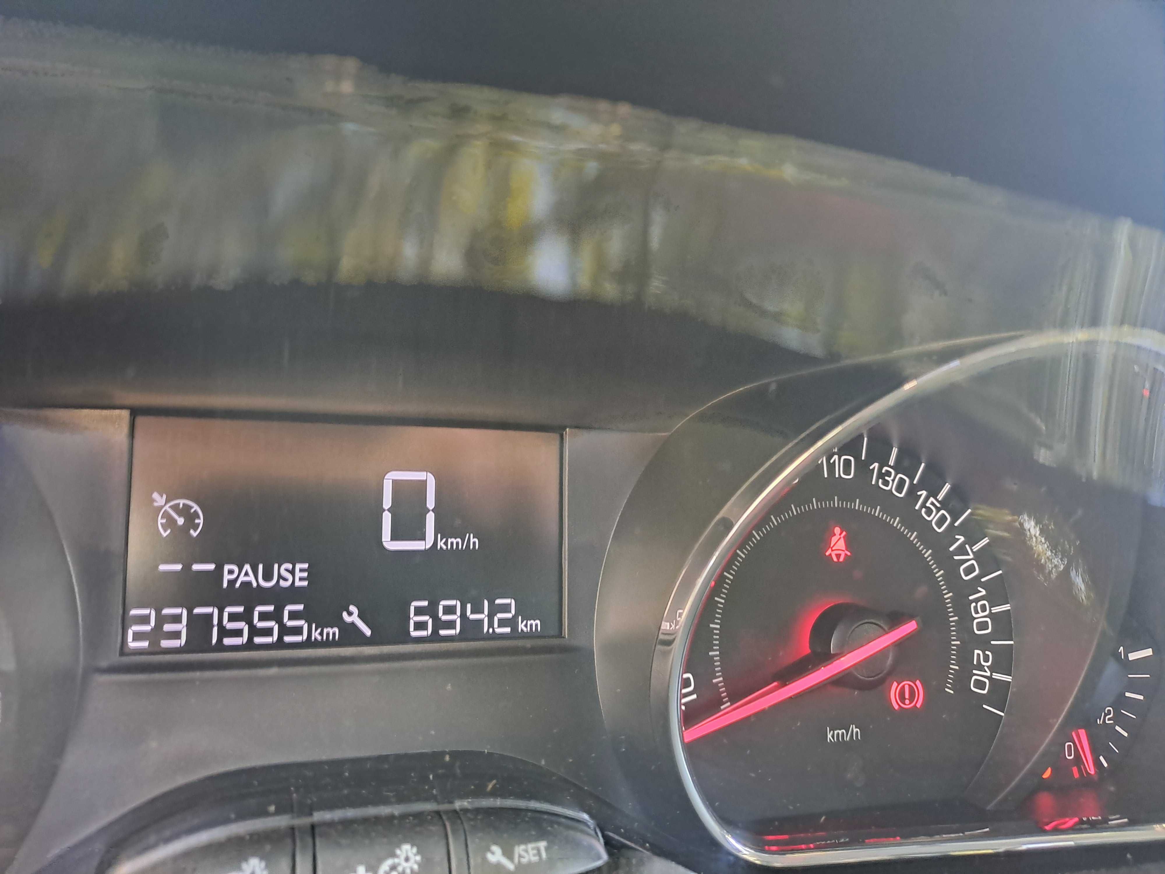 Peugeot 208 de senhora 2014