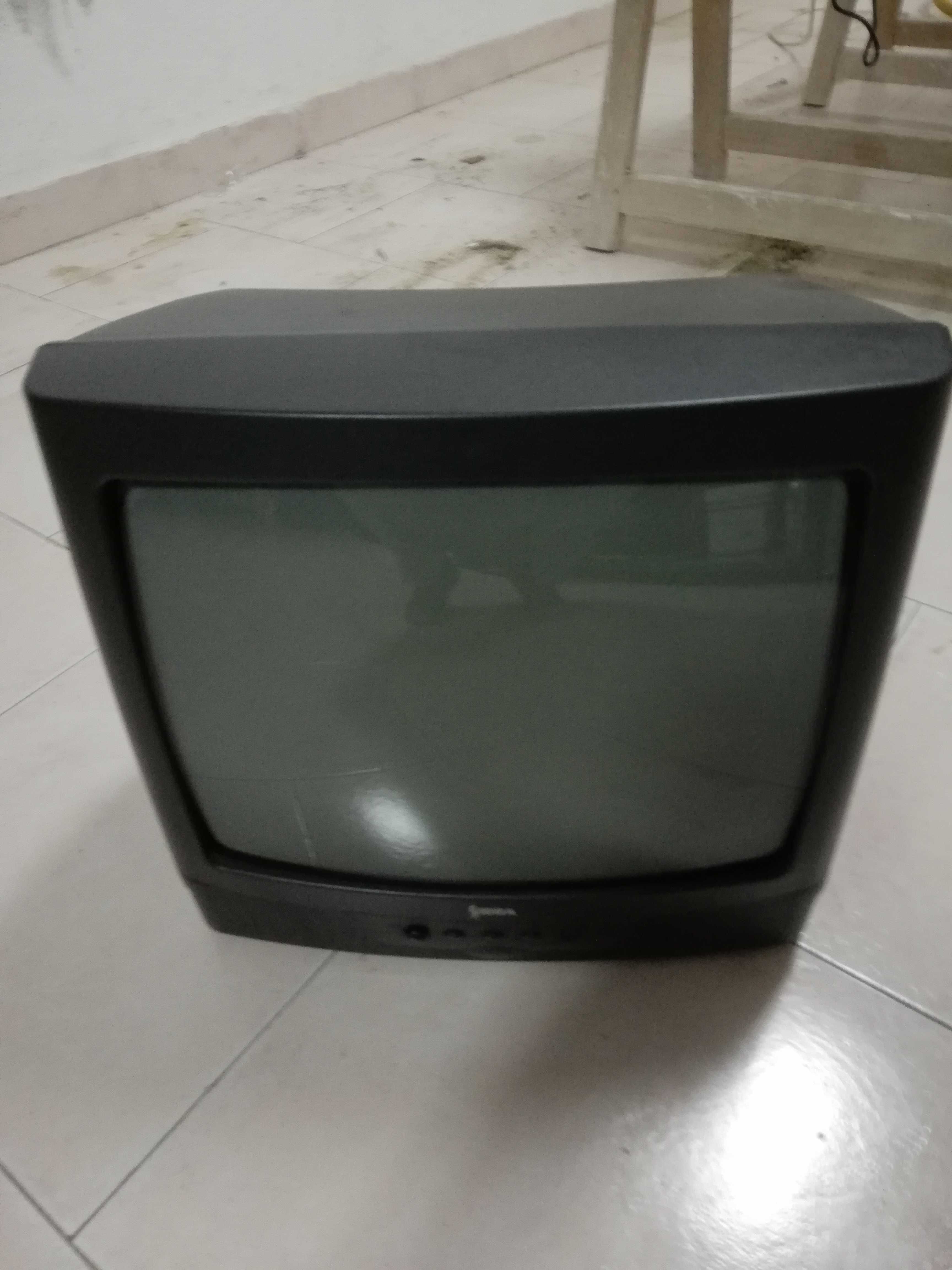 Televisão pequena