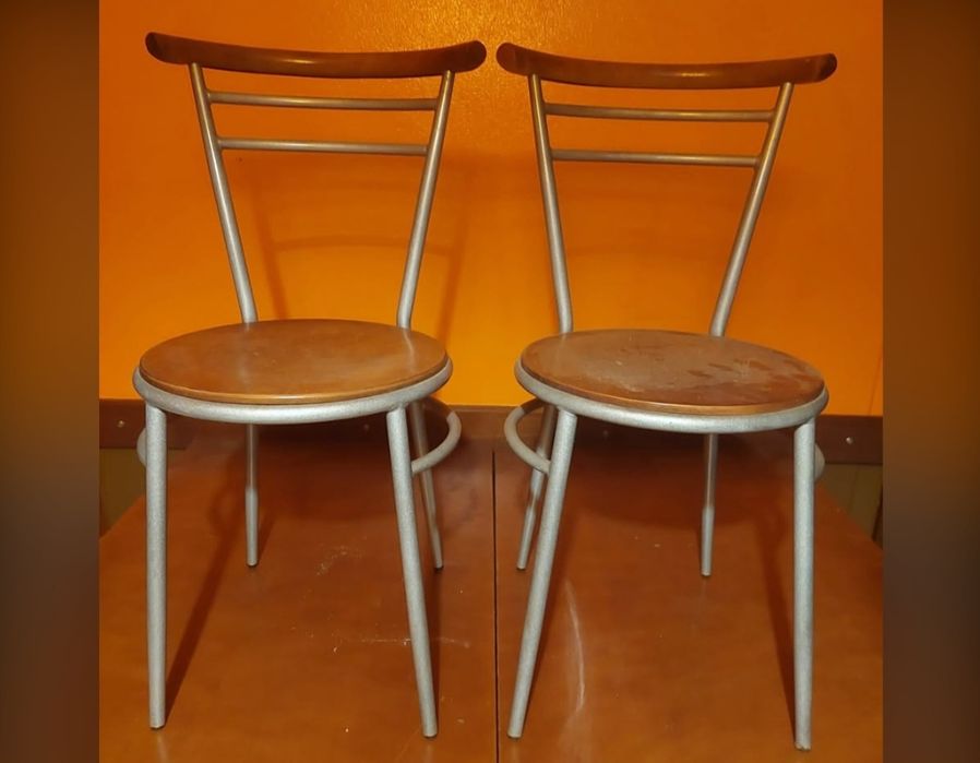 Cadeira de café usada