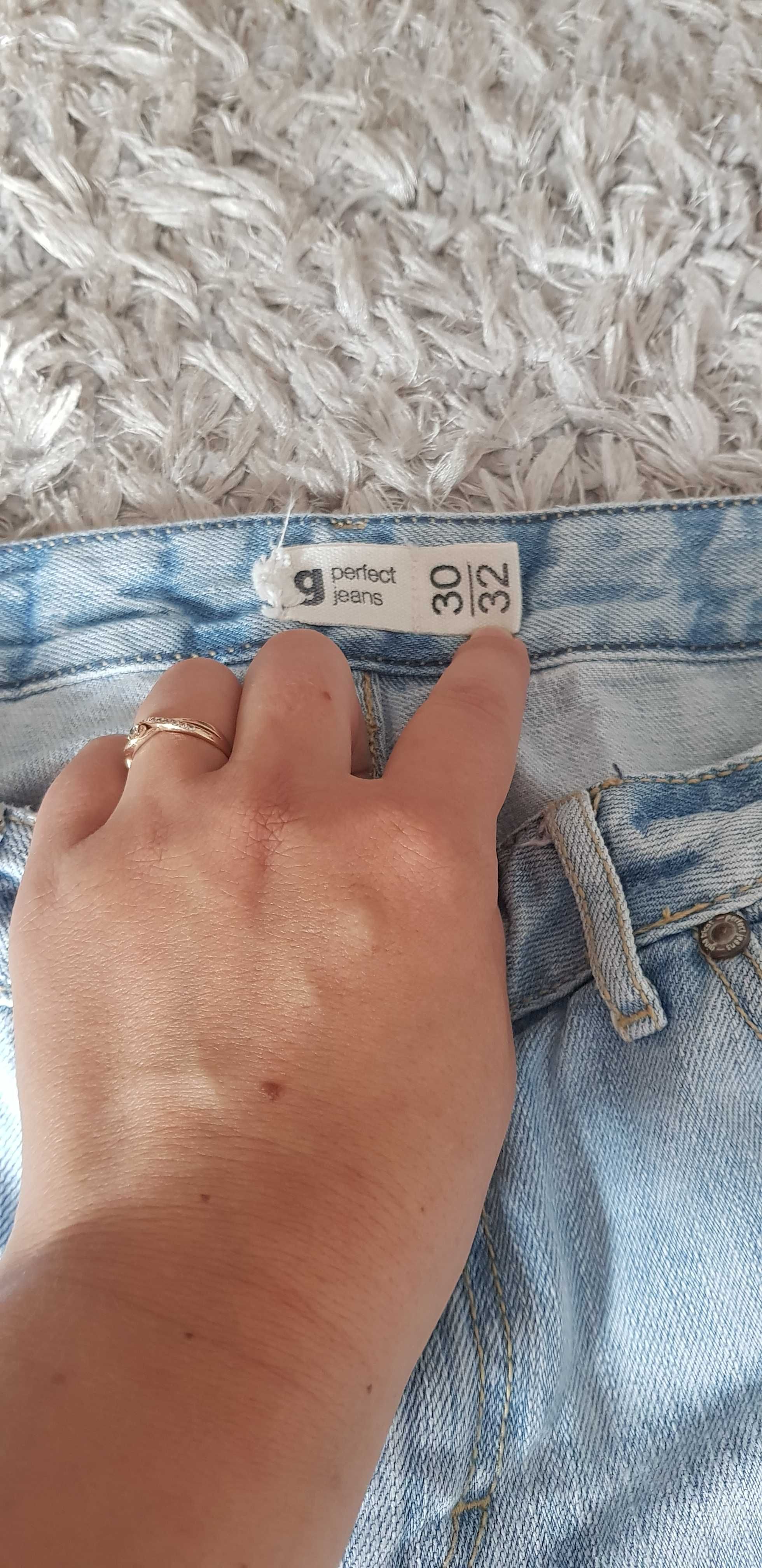 Spodnie jeansy M /L jasnoniebieski z dziurami