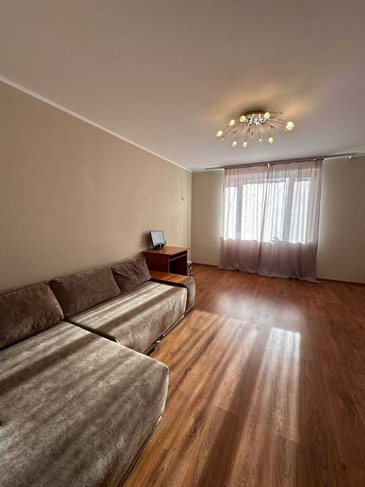 Простора 3-кімнатна квартира поряд з парком Перемоги!