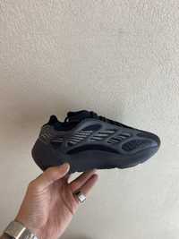 Кроссовки Adidas Yeezy 700 V3