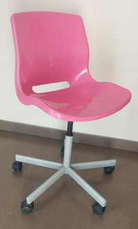 Cadeira cor de rosa