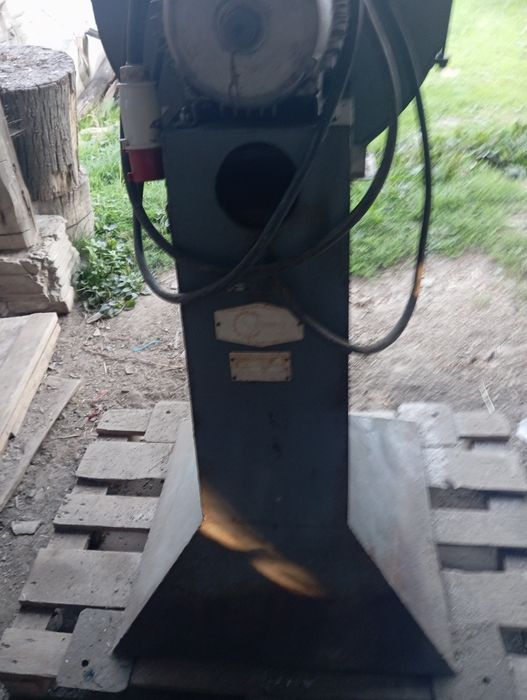 Śrutownik,(rozdrabniacz bijakowy,)