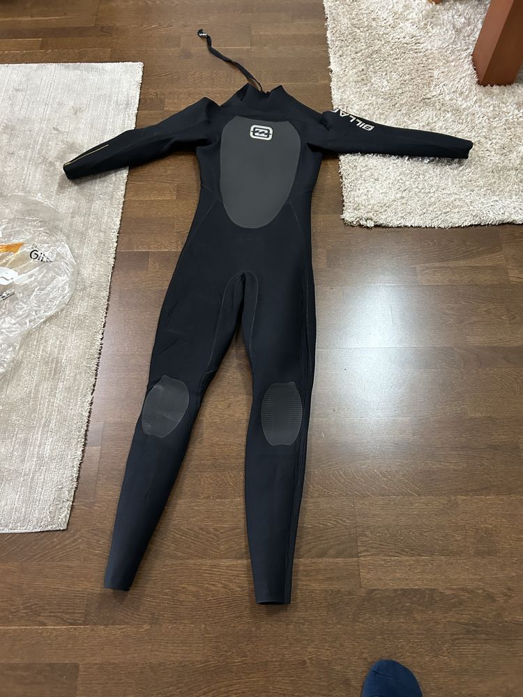 Prancha de Surf, capa FCS e fato Billabong