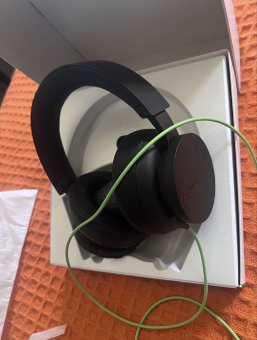 Xbox Serie X 1TB + Headphones Microsoft + Suporte Parede