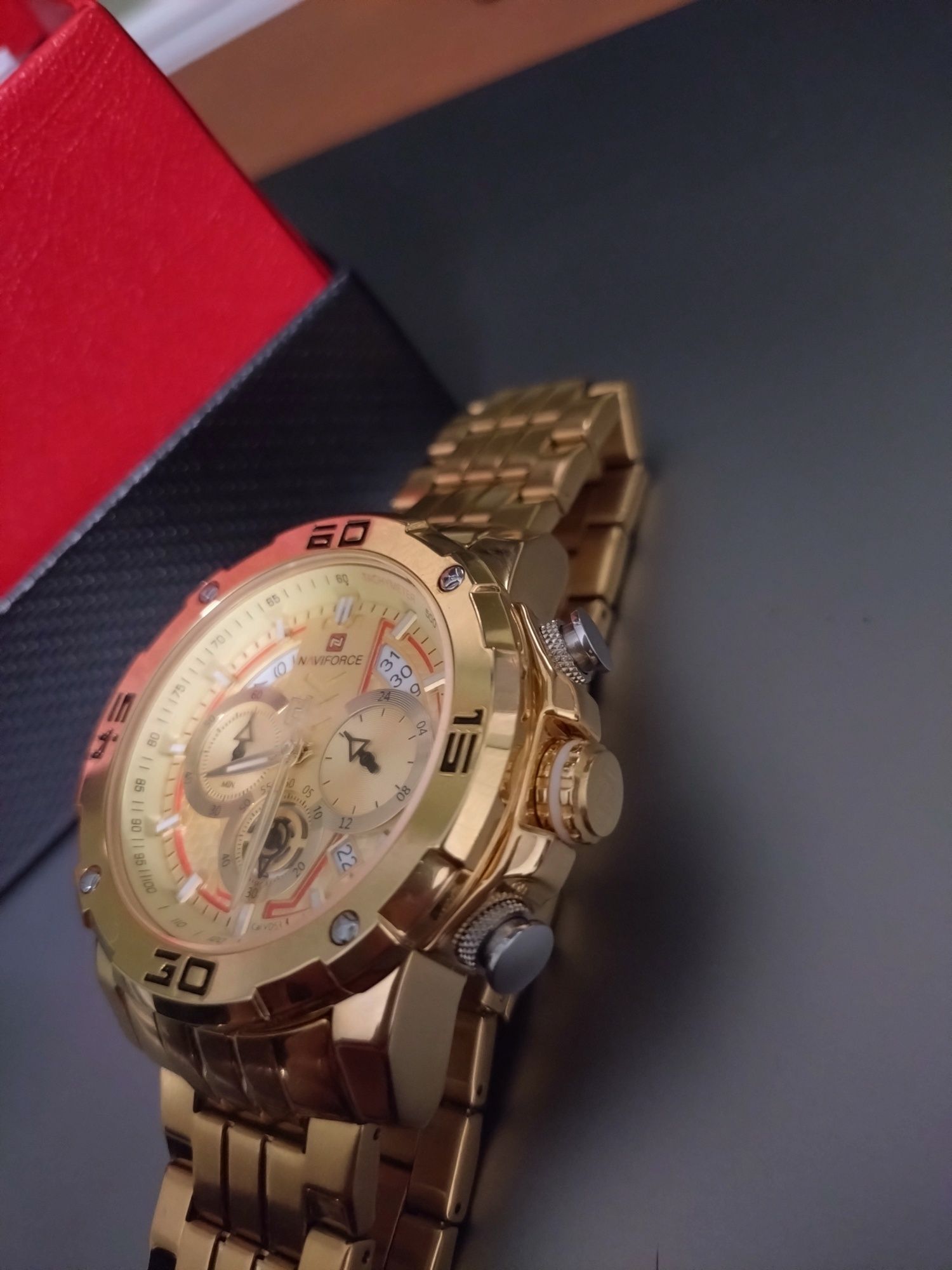 Złoty elegancki zegarek Naviforce