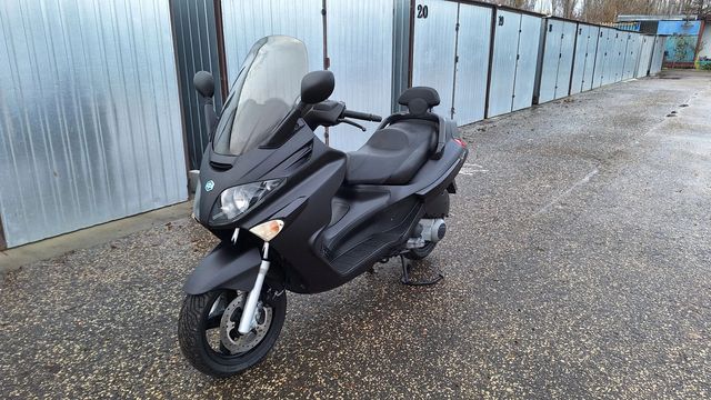 Piaggio Xevo Piaggio Xevo 125 2014r 16538 km Czarny Mat
