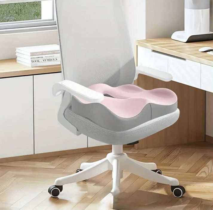 Poduszka ortopedyczna lędźwiowa na fotel różowa