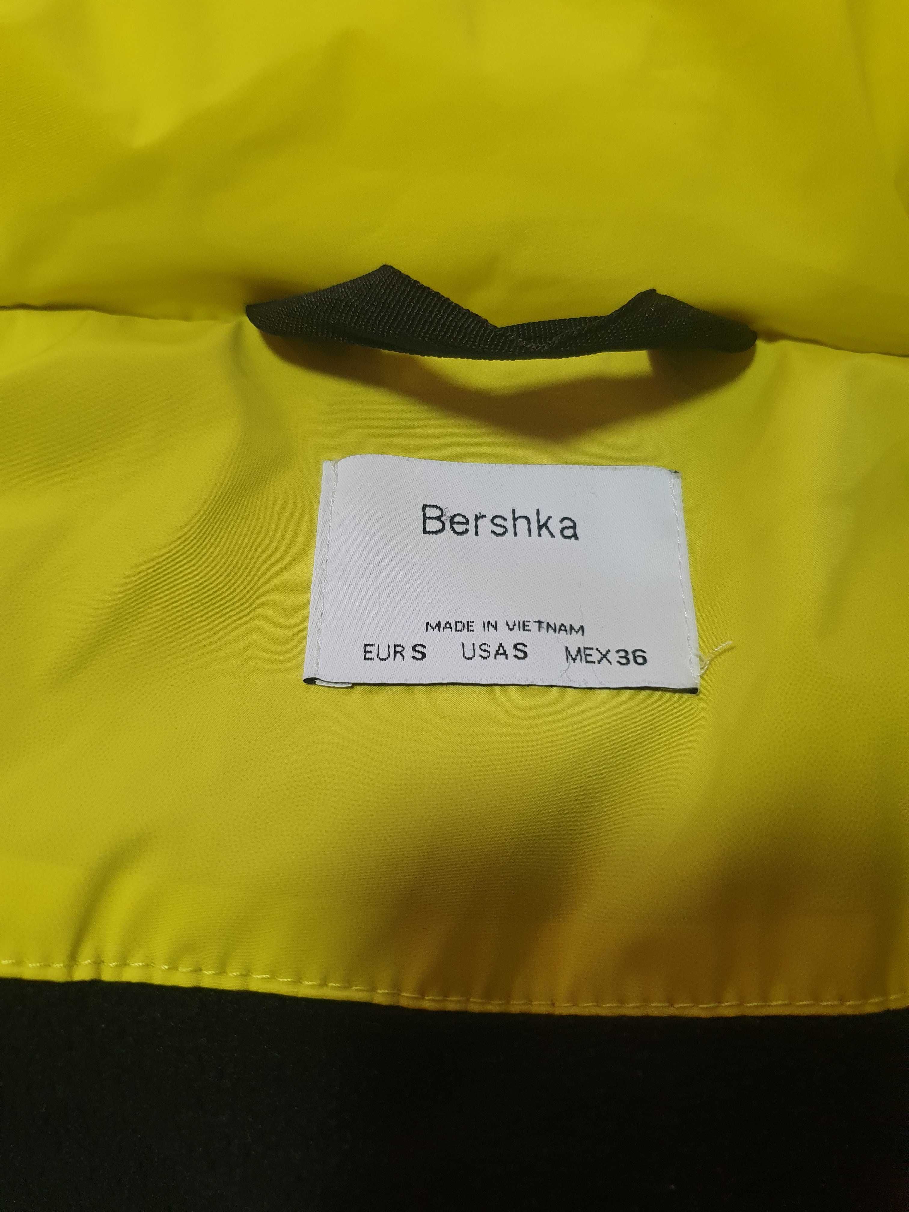 Куртка Bershka салатовая