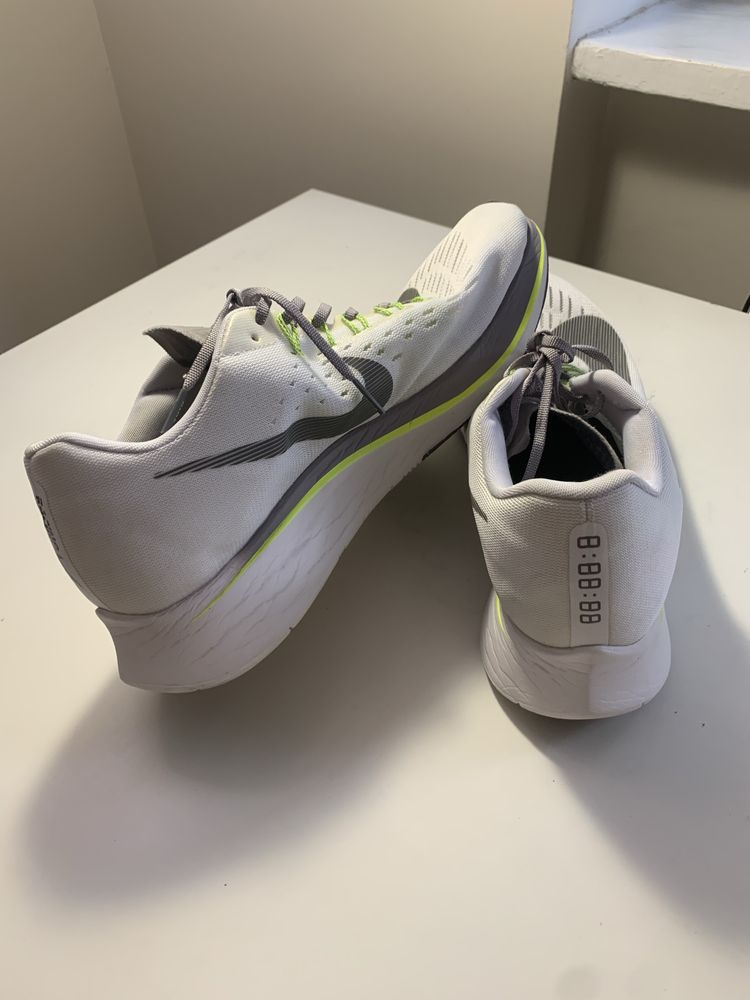Бігові кросівки Nike оригінал zoom fly 880848-101