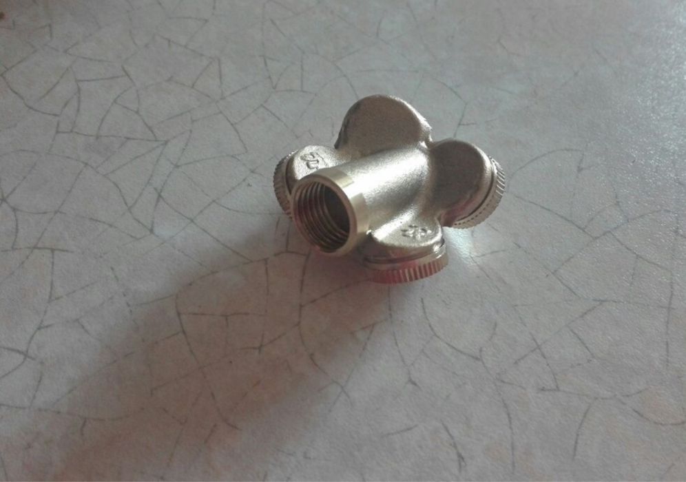 Zraszacz, dysza tworzy mgiełke