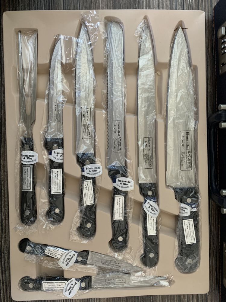 Набор ножей и вилок