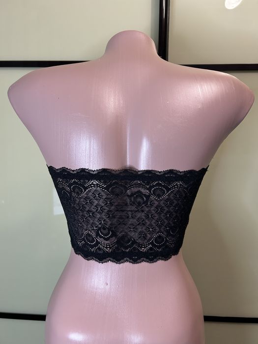 Жіночий топ без бретелей з паралоновими вставками