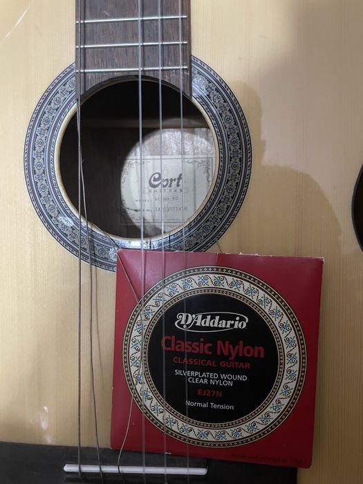 Обміняю гітару на сентизатор