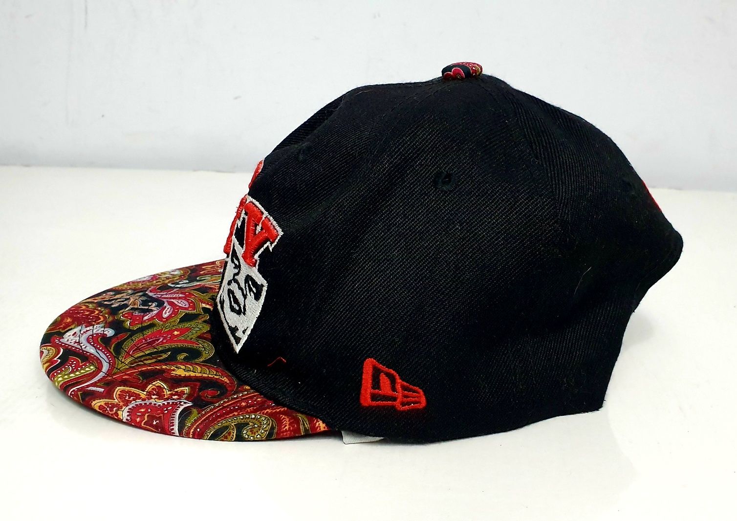 NEW ERA OBEY czapka z daszkiem logowana