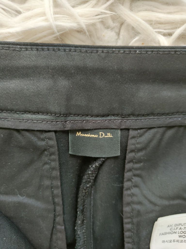 Czarne woskowane spodnie Massimo Dutti