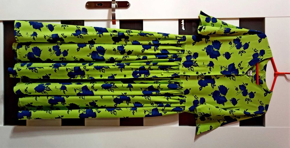 Zwiewna romantyczna rozkloszowana sukienka w kwiaty retro vintage