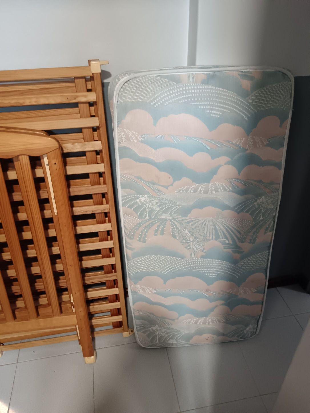 Cama de bebê usada