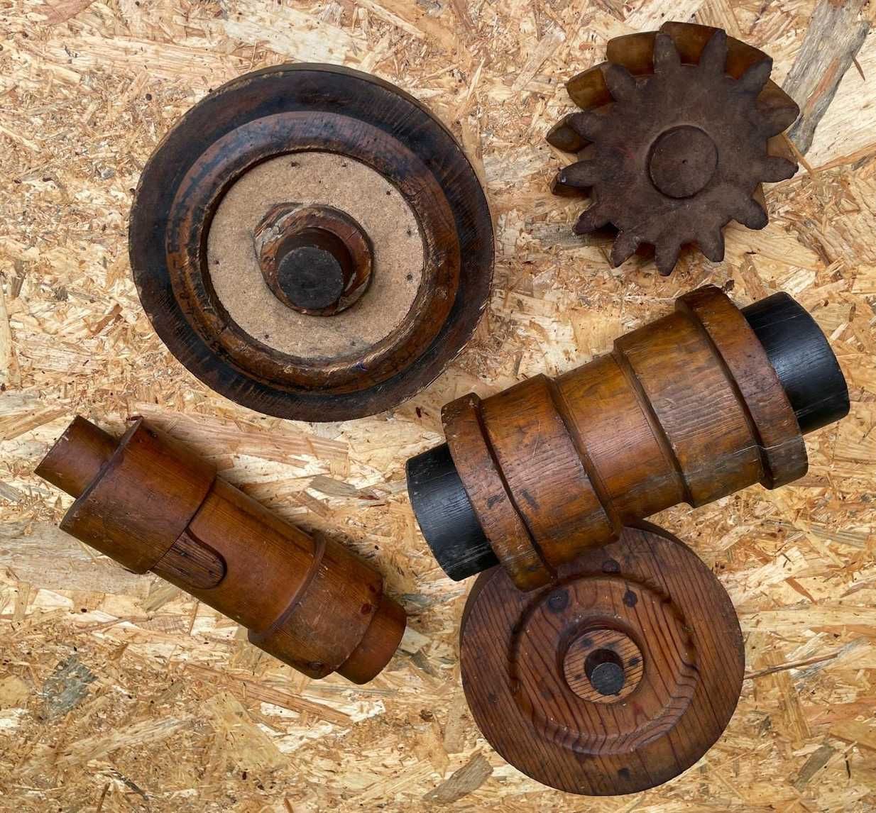 Moldes antigos em madeira