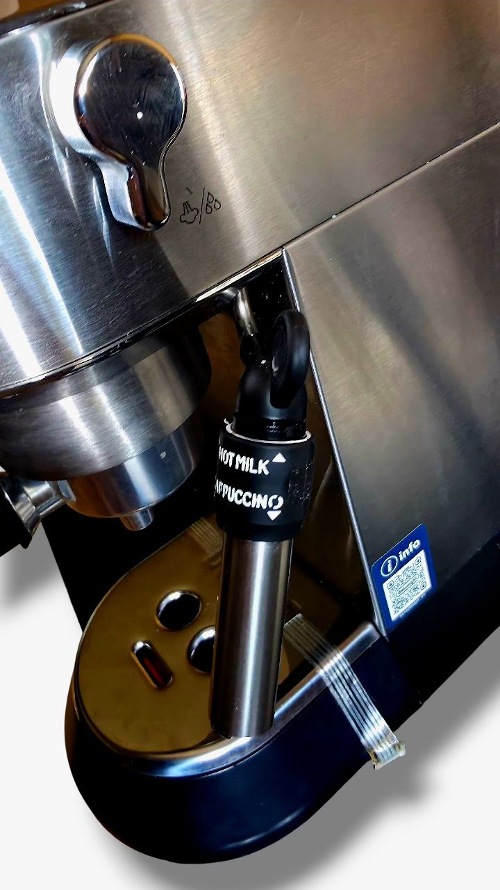 Ekspres cisnieniowy DeLonghi Dedica EC685.M