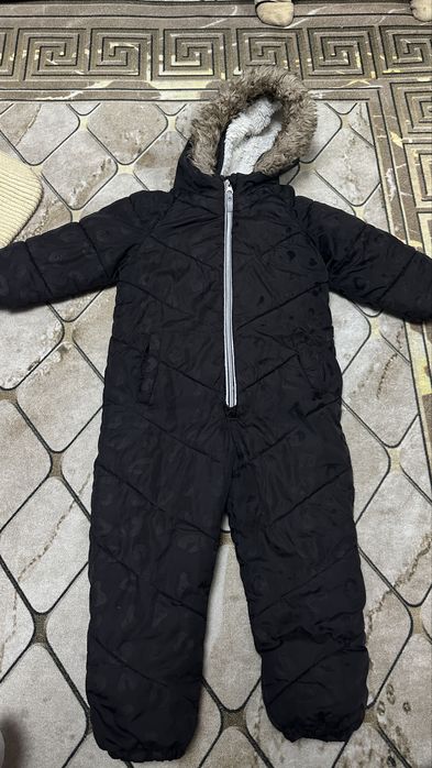 Зимовий комбінезон на дівчику