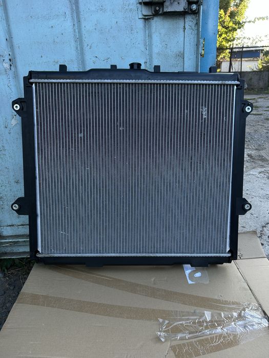 Продам Радіатор охолодження двигуна LC150 4.0