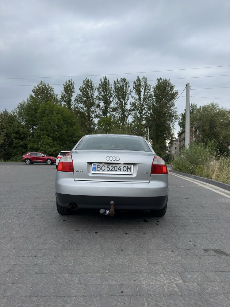 Продам Ауді А4 Б6 2002 року 1.6 двигун.