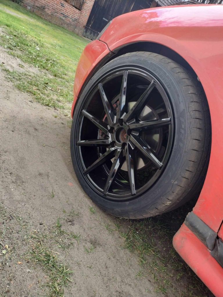 Felgi z oponami Fake Vossen