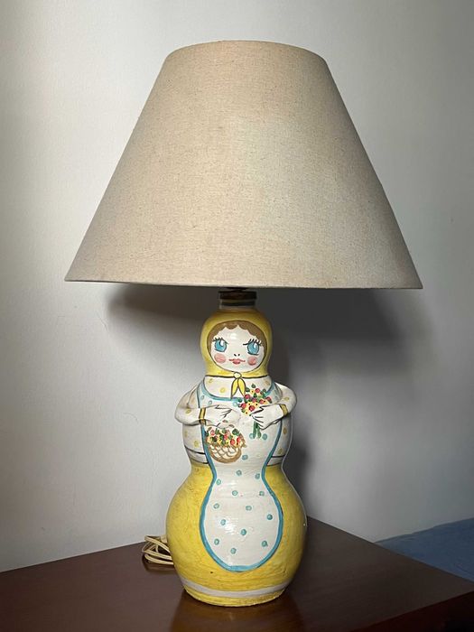 Candeeiro formato de boneca