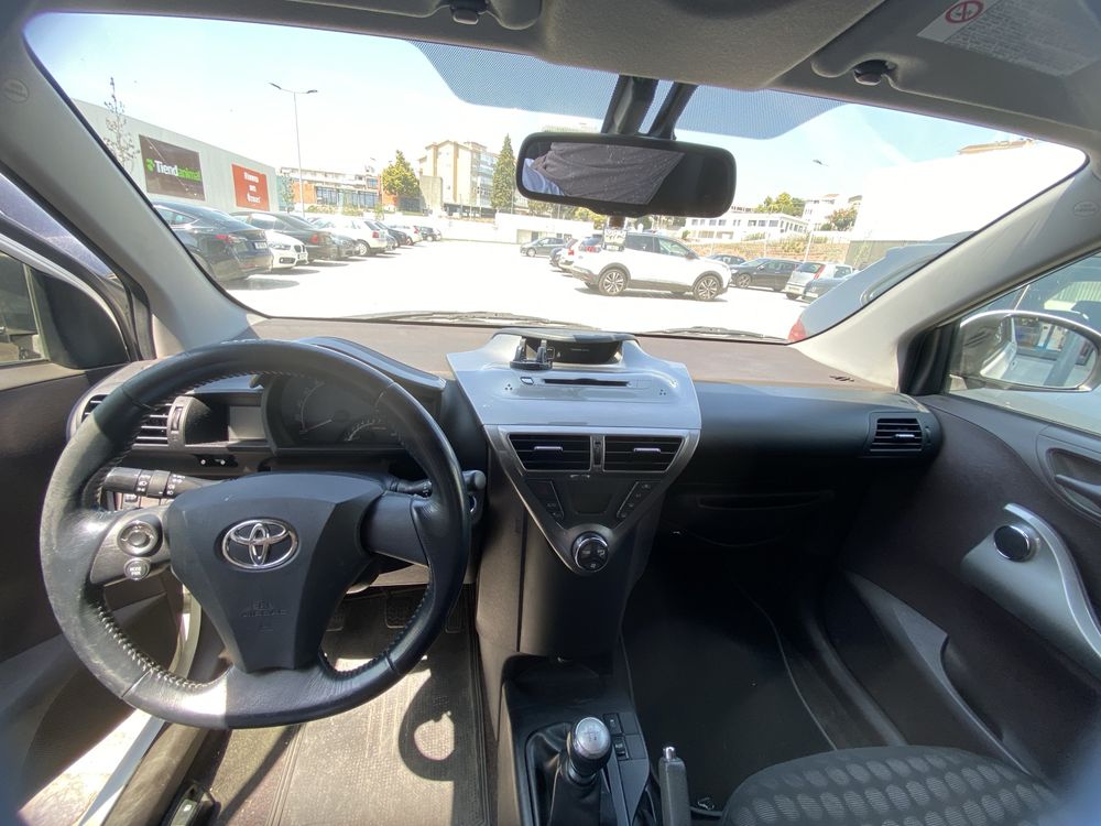 Toyota iQ 1.0 VVT-i 2P - 4 Lugares
