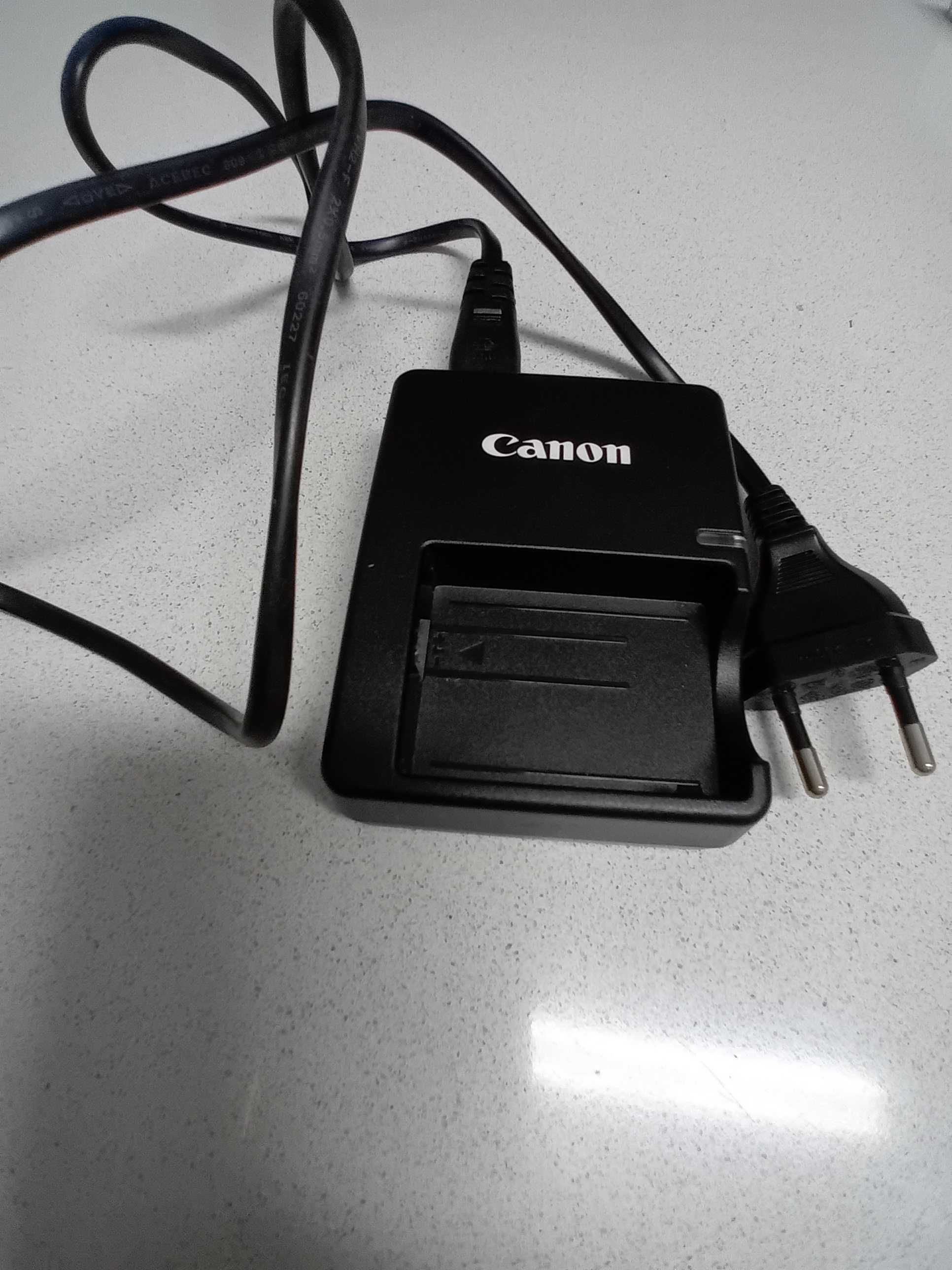 Canon 1000D + carregador e bateria
