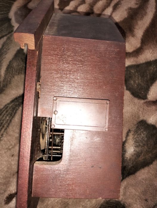 Obudowa z mechanizmem zegara z kukułką Majak