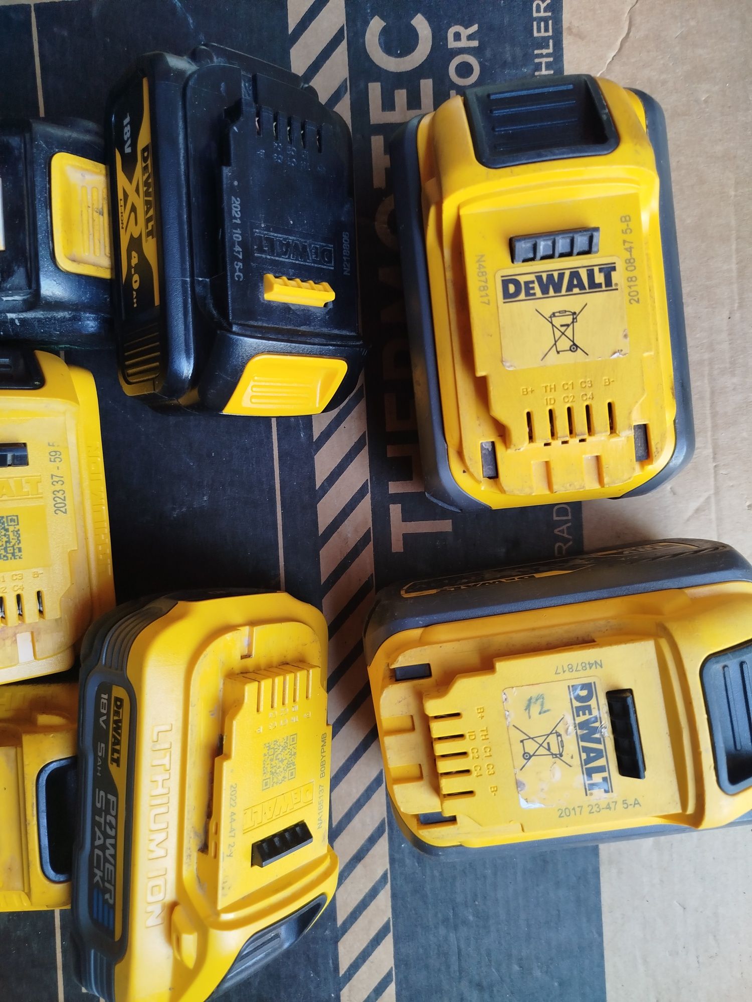Dewalt інструмент
