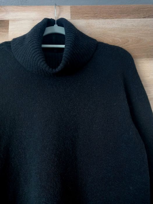 Massimo Dutti golf wełna czarny luźny sweterek z golfem asymetryczny