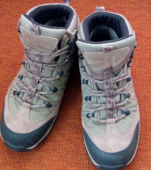 Трекінгові  жіночі черевики