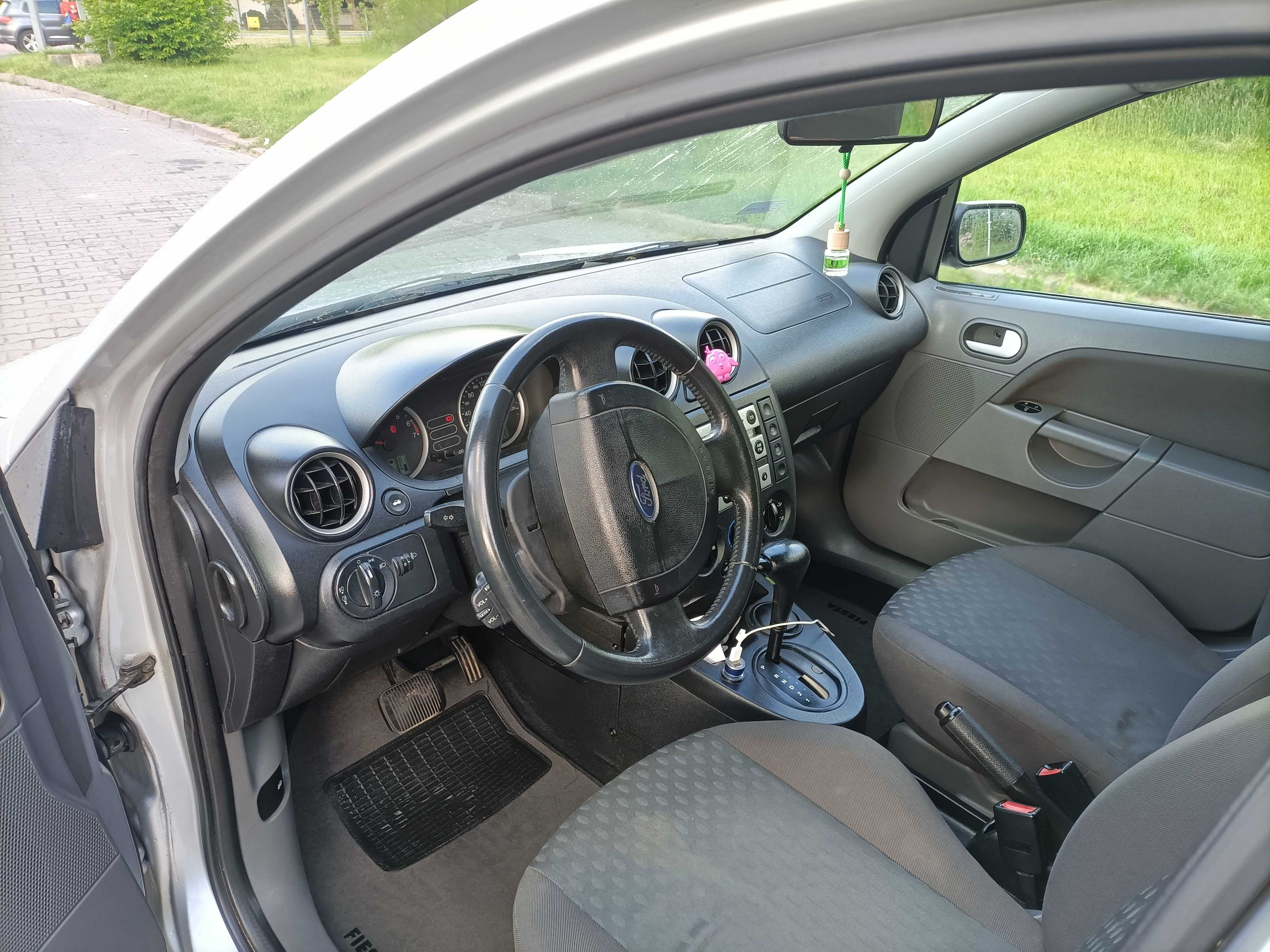 Ford Fiesta 2004 r. Automatyczną skrzynią biegów benzyna