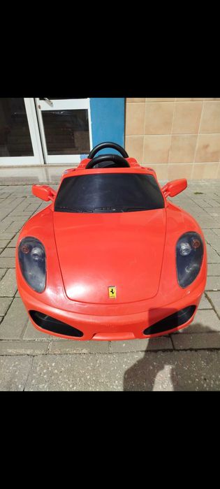 Carro eléctrico criança