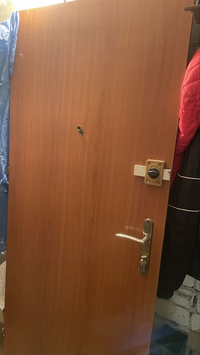 Drzwi zewnętrzne używane