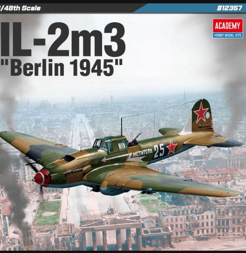 Samolot IŁ-2m3 Berlin 1945 model Academy 12357